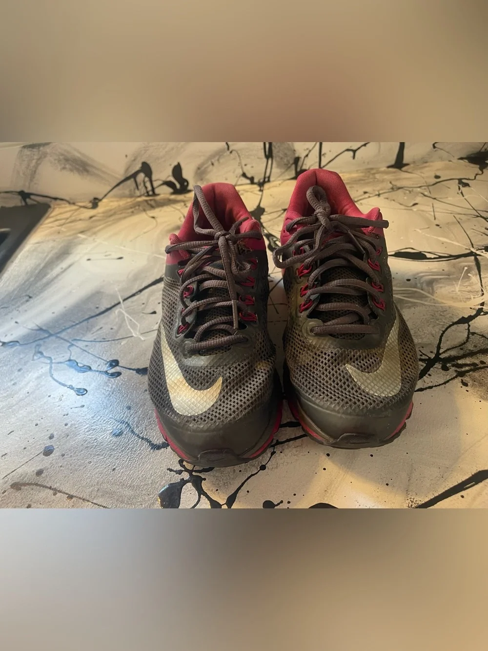 Nike Women's Black and Pink Air Cushion Athletic Shoes